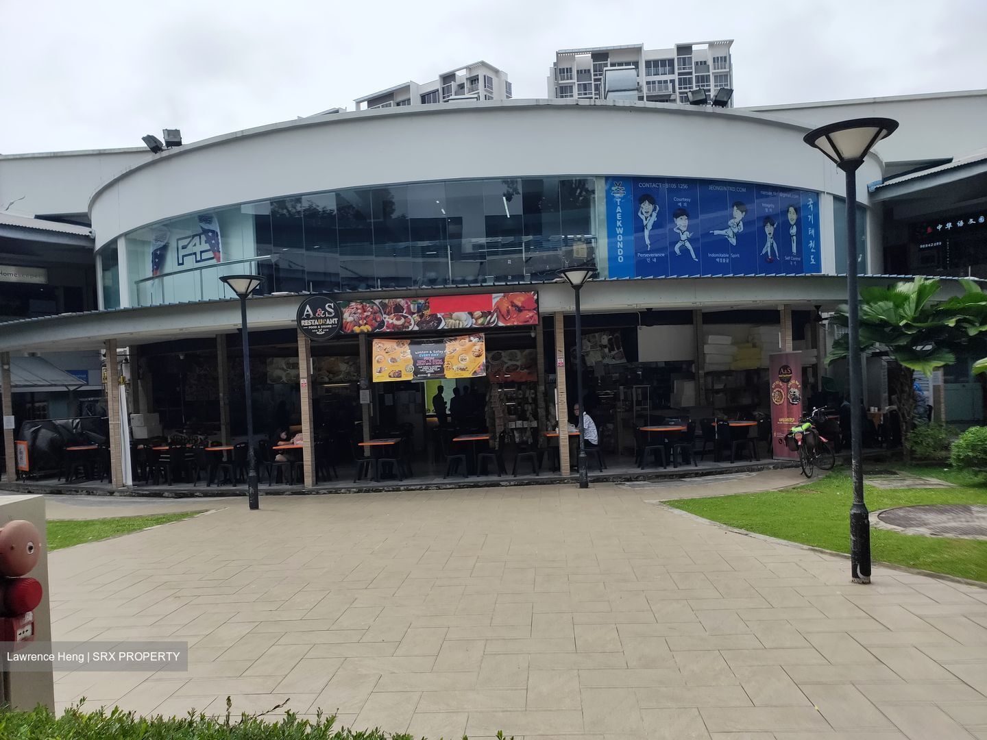 Elias Mall (D18), Retail #554822221